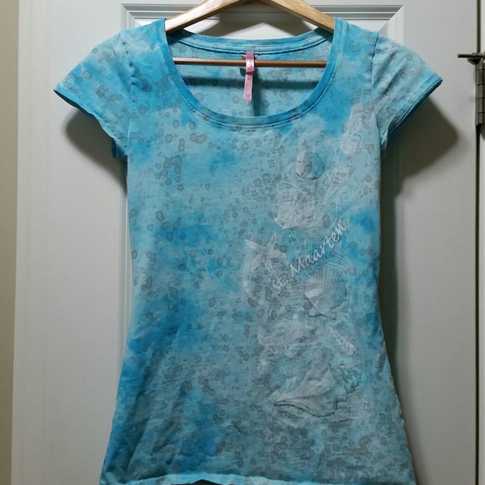 Luckee Lady tshirt from St. Maarten with seashells